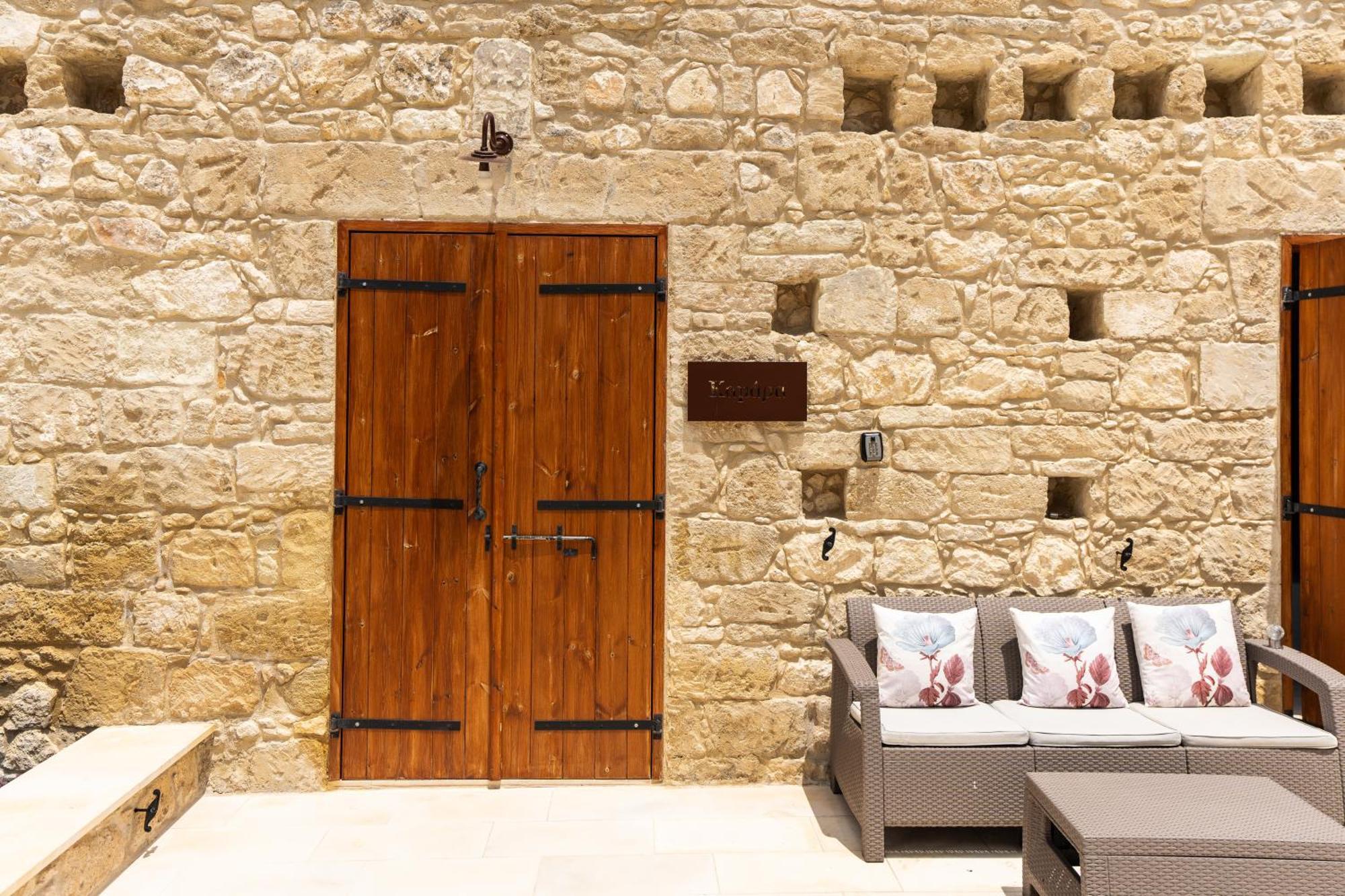 Harma Traditional Boutique Suites Paphos Room photo
