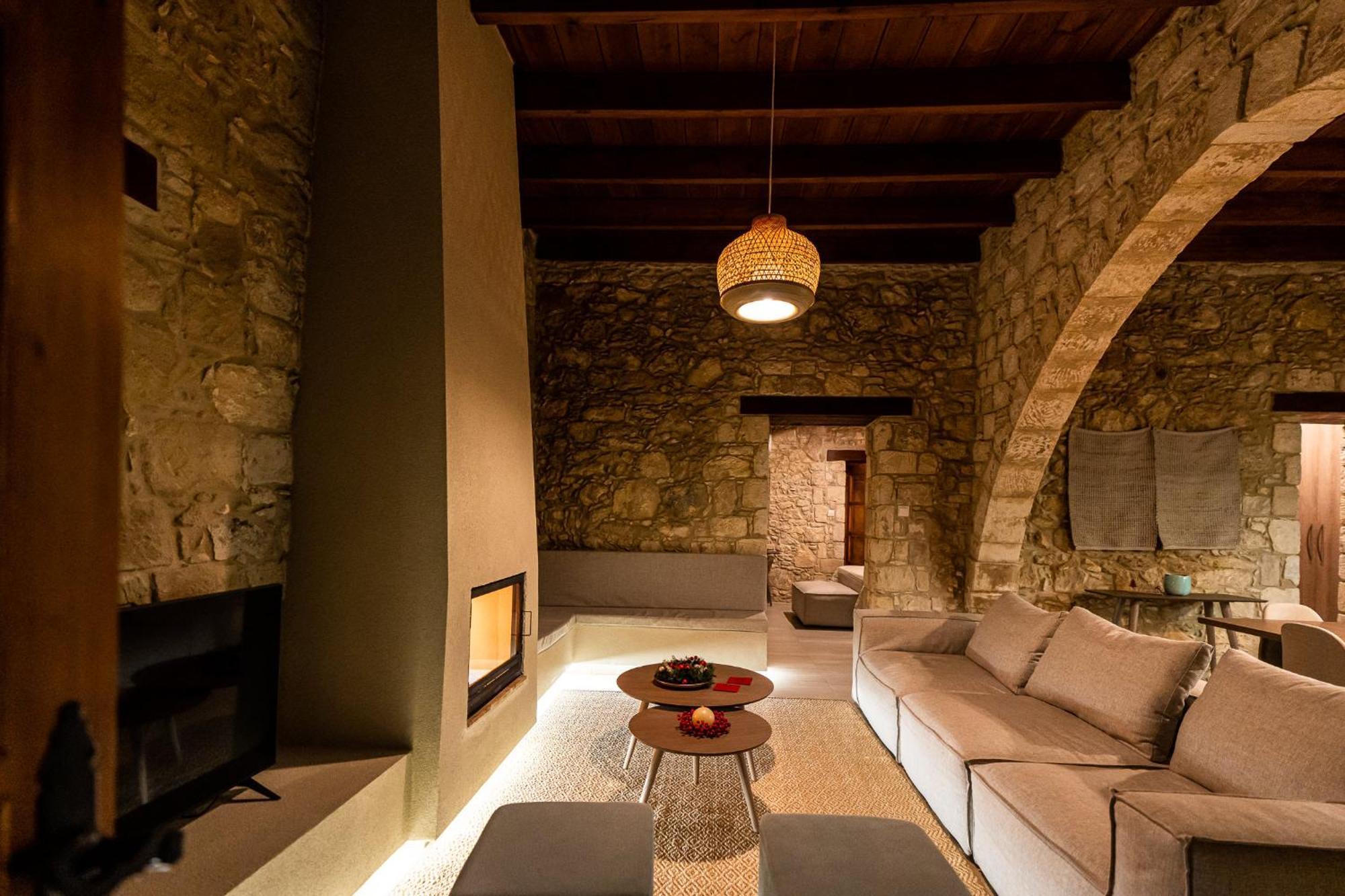 Harma Traditional Boutique Suites Paphos Room photo