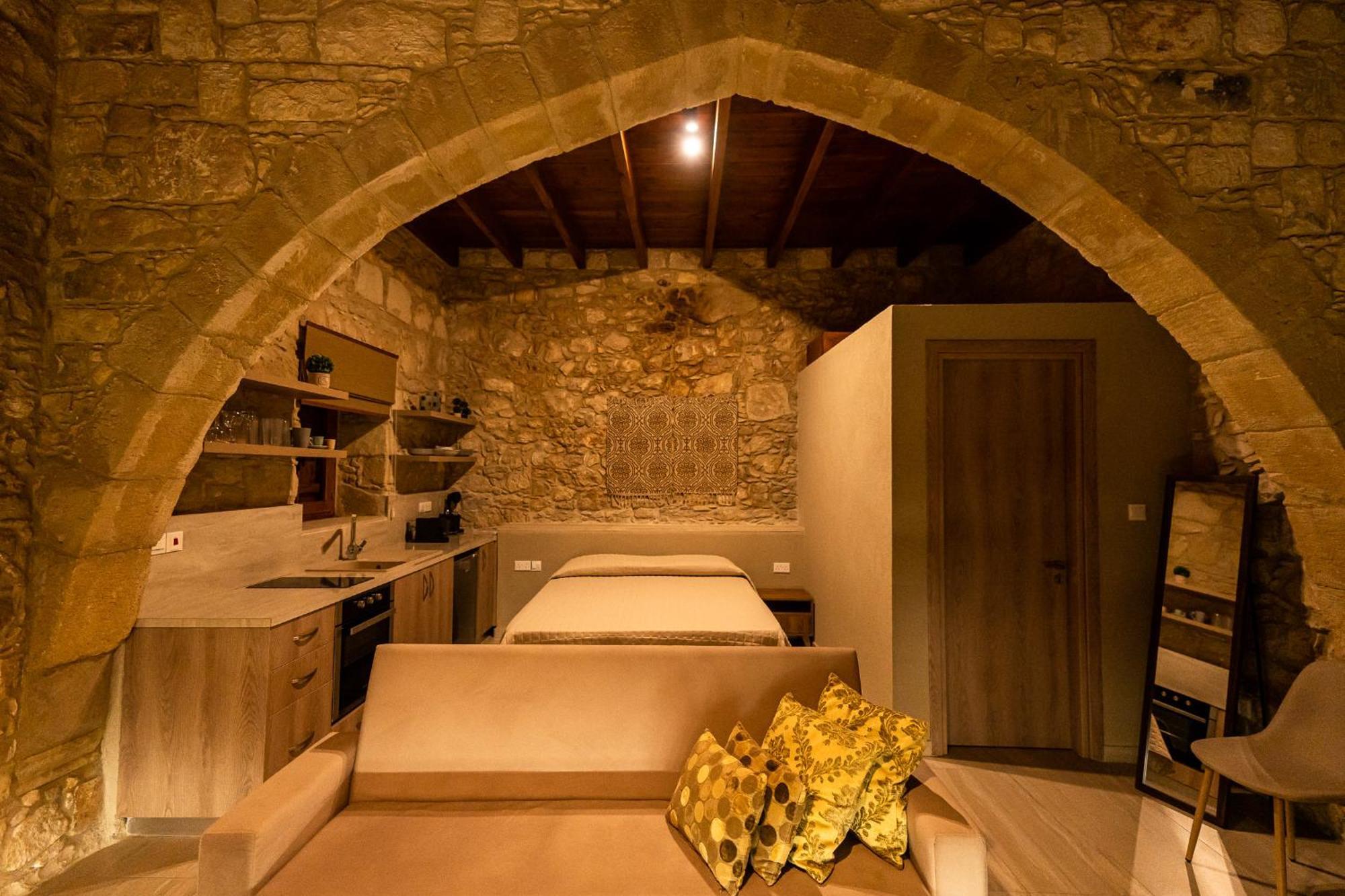 Harma Traditional Boutique Suites Paphos Room photo