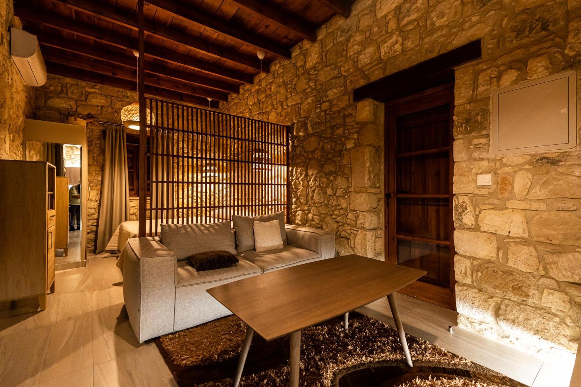 Harma Traditional Boutique Suites Paphos Room photo
